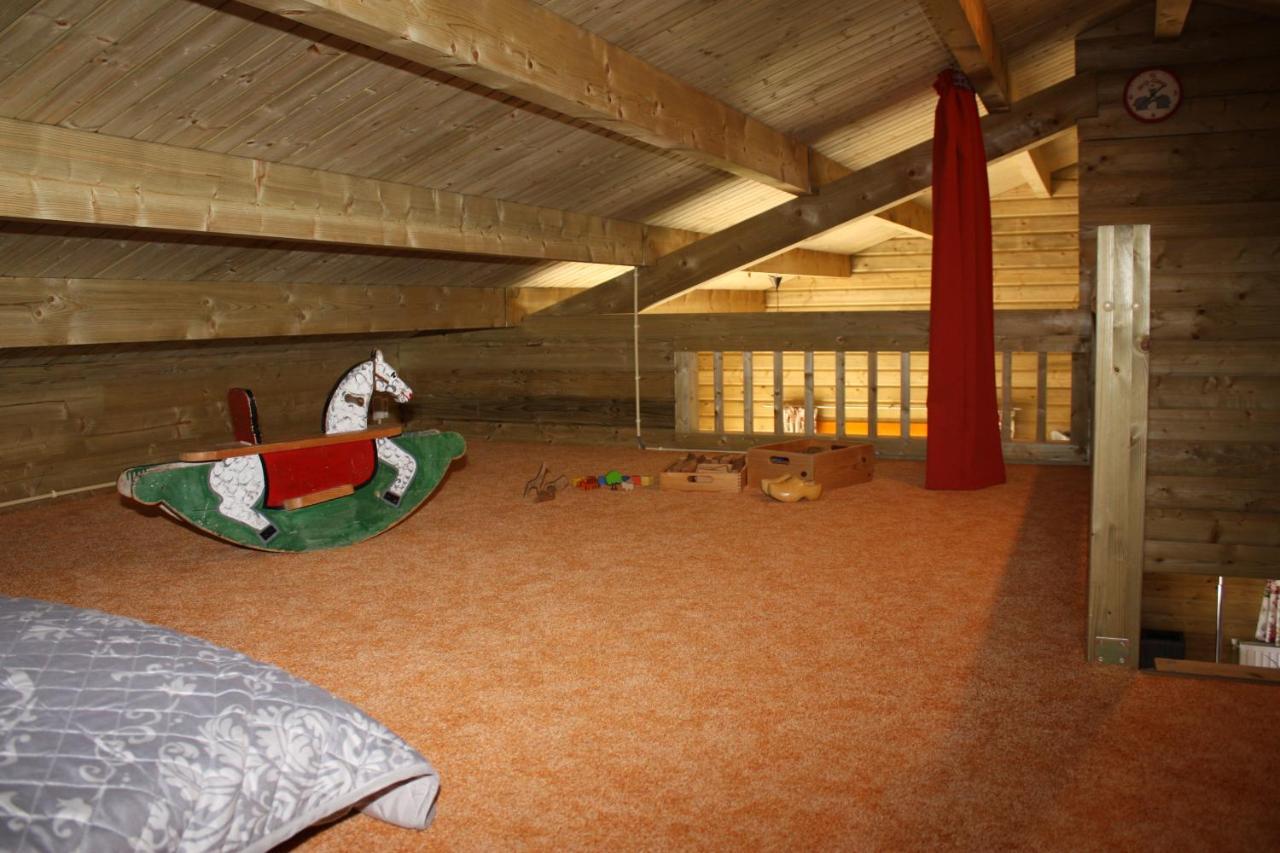 Villa Emilia - Gemuetliches Kinderfreundliches Blockhaus Mit Umzaeuntem Garten Sint Annaland Exteriér fotografie