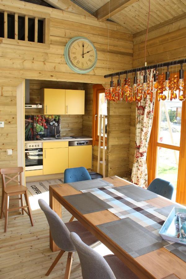 Villa Emilia - Gemuetliches Kinderfreundliches Blockhaus Mit Umzaeuntem Garten Sint Annaland Exteriér fotografie